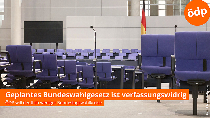 Symbolbild zeigt leere Stühle im Deutschen Bundestag